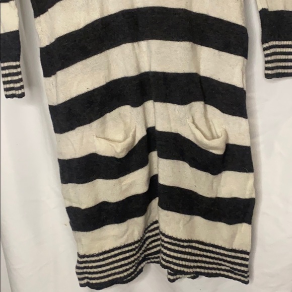 Women’s Express turtleneck full body small sweater - Picture 3 of 5